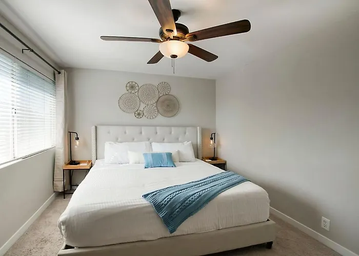 - Two Bedroom Townhouse Apartament *