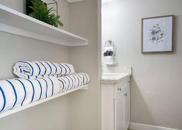 - Two Bedroom Townhouse * Scottsdale