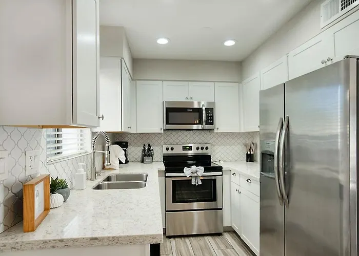 - Two Bedroom Townhouse * Scottsdale