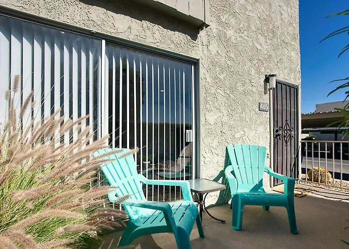 - Two Bedroom Townhouse Apartament Scottsdale